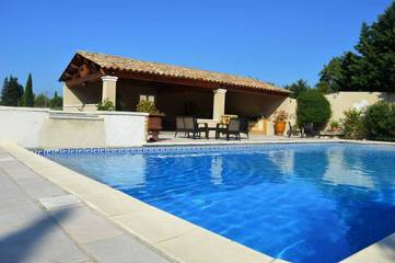 Chambre d’hôte pour 4 personnes, avec jardin ainsi que terrasse et piscine à Châteaurenard