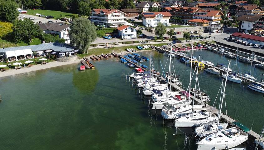 Hotel für 2 Personen, mit Balkon und Terrasse sowie Garten und Seeblick in Gstadt am Chiemsee