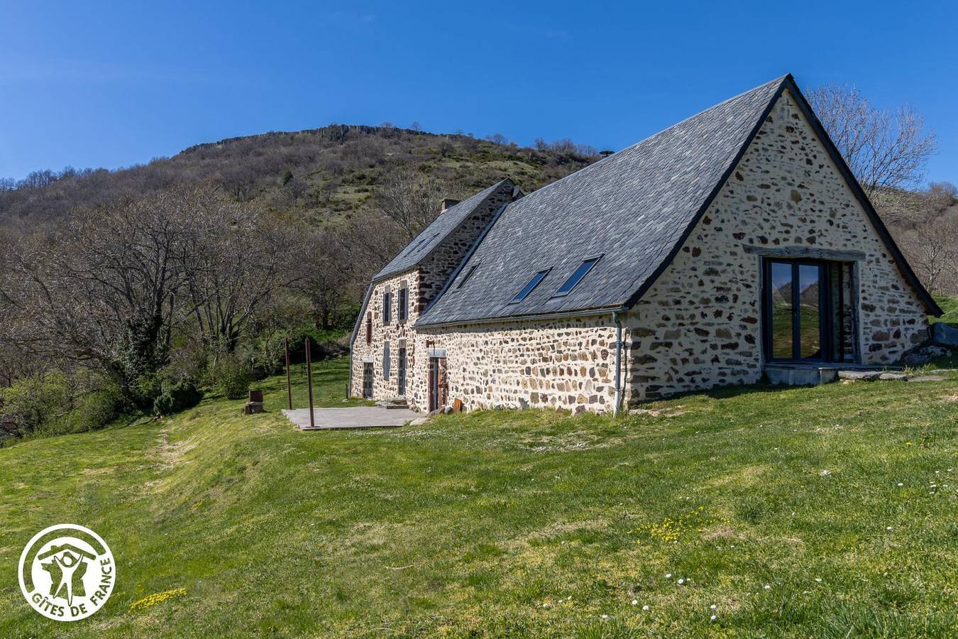 Domaine des Grottes in Mazoires, Parc naturel régional des Volcans d'Auvergne