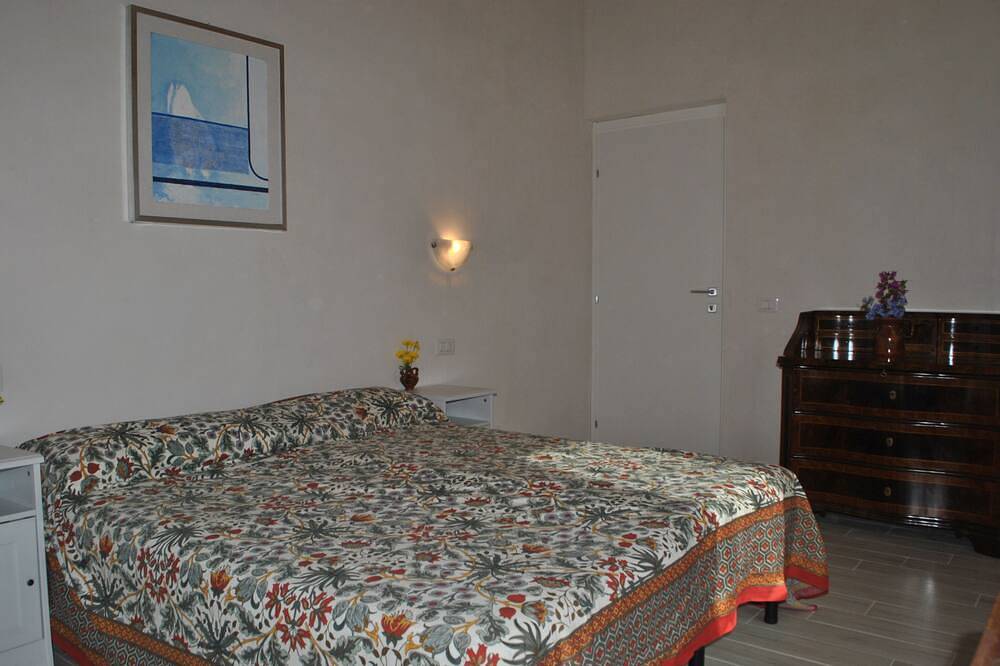 Entire apartment, The olive tree, apartment with pool 5 minutes from the sea in Torre di Palme, Fermo Province