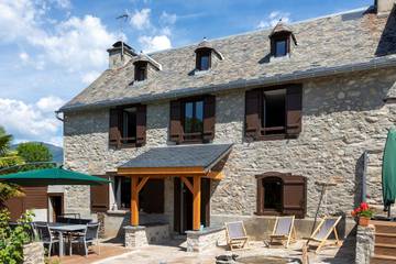 Gîte pour 10 personnes, avec jardin et terrasse à Cazaux-Debat