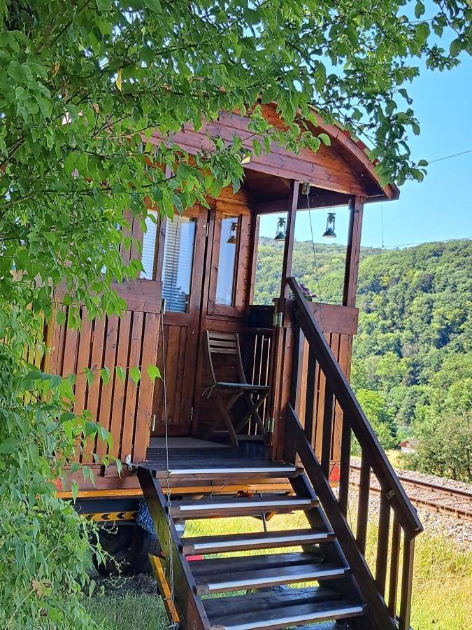 Ferienwohnung für 4 Personen, mit Balkon und Terrasse sowie Garten und Ausblick im Aargau
