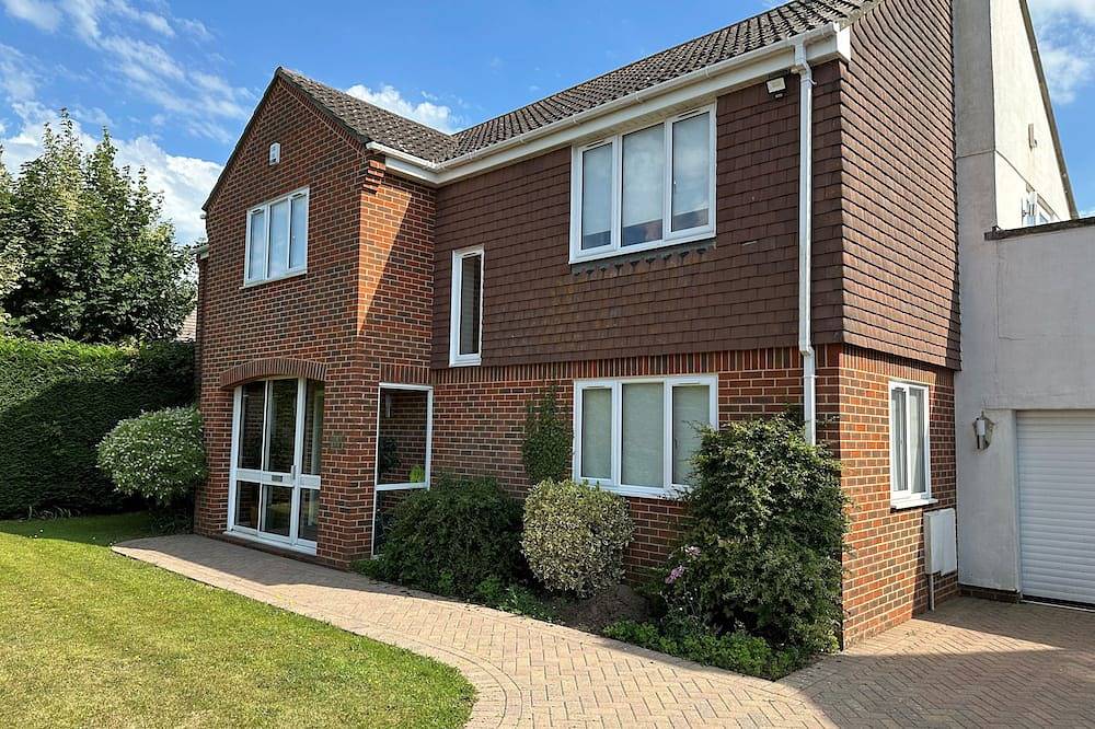 House on Friars Cliff that sleeps 10 guests in 5 bedrooms in Christchurch, Dorset