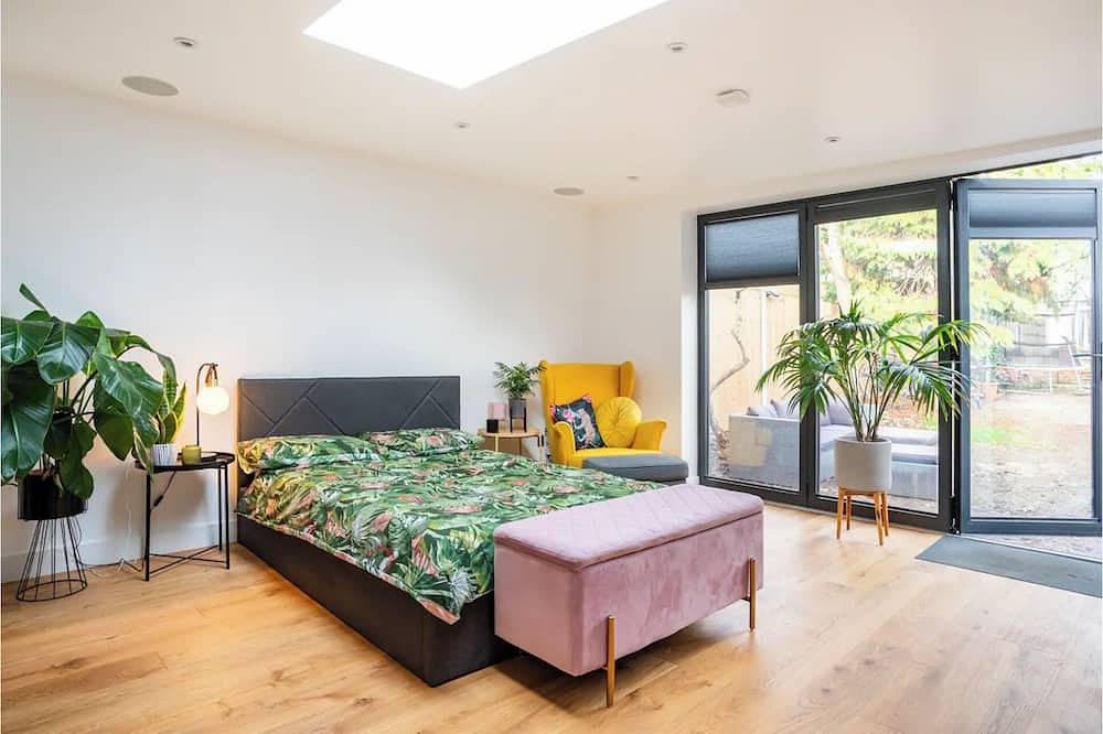 Ganze Wohnung, New Large Studio / Annex with private parking in Loughton, Essex