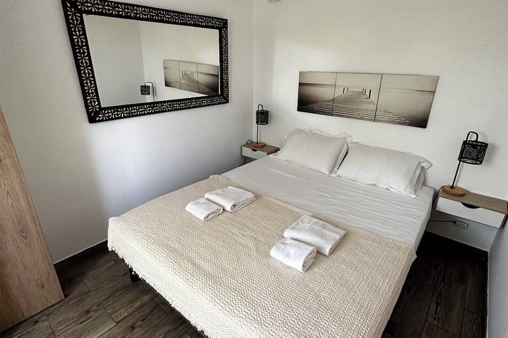 L Alzelle 1 - Casa Independiente 4 Pies De Dormir En El Agua in Biguglia, Región de Bastia