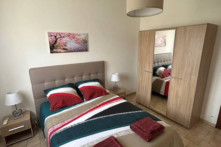 Location de vacances pour 8 personnes, avec terrasse, animaux acceptés à Contes - 2