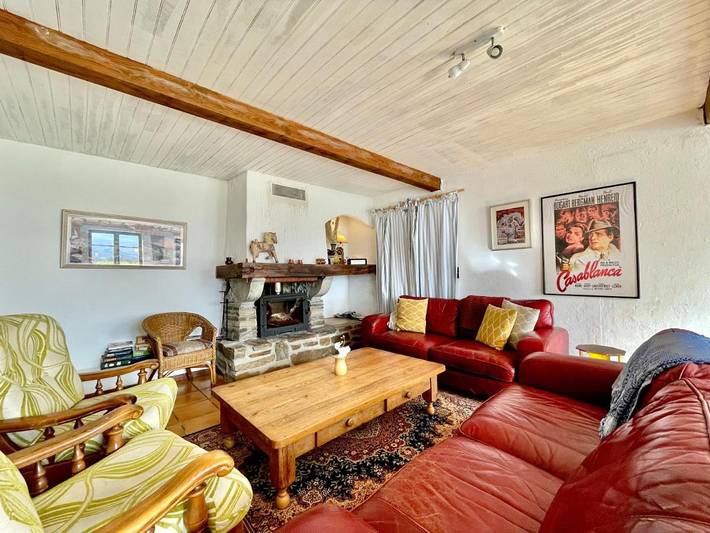 Gîte pour 15 personnes, avec jardin ainsi que vue et piscine, animaux acceptés à Escala