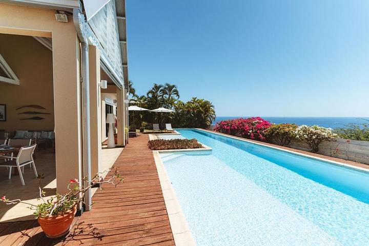 Villa pour 8 personnes, avec vue ainsi que jardin et piscine dans Saint-Gilles les Bains - 2