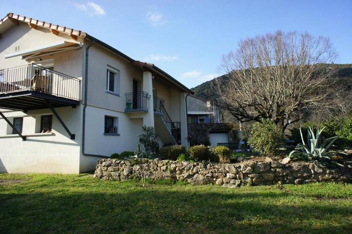 Location de vacances pour 6 personnes, avec jardin et vue à Dunière-sur-Eyrieux