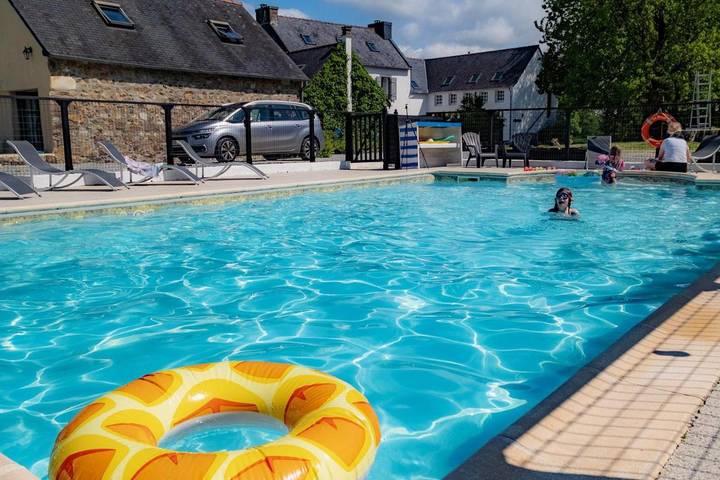 Location de vacances pour 15 personnes, avec terrasse ainsi que piscine et jardin à Argol - 3
