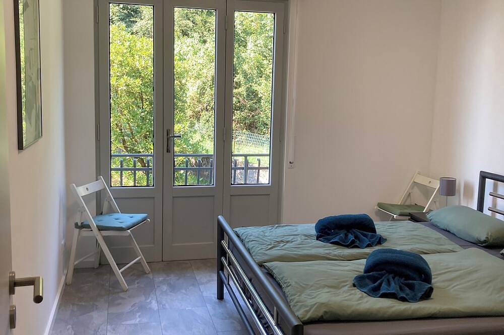 Ganze Wohnung, 78qm Wohnung, 1.Og, Balkon, 2 Schlafz., Duschbad und sep. Wc, max. 5 Personen in Vignone (Dumenza), Agra