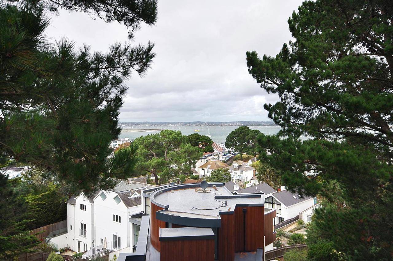 Entire apartment, Three-Bedroom Apartment in Sandbanks, Poole