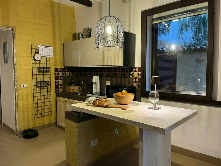 Villa con Cucina Esterna e Giardino Mediterraneo in Favignana città, Favignana