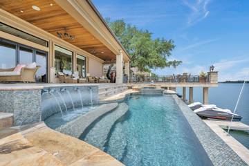 Vacation Rental for 14 Guests in Horseshoe Bay, Llano County, Picture 1