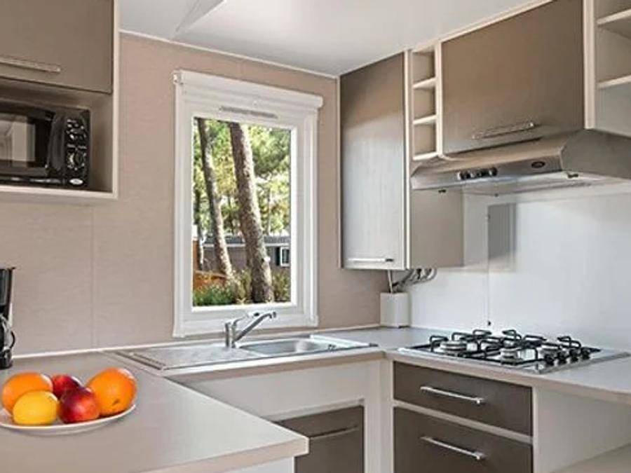 Camping maeva Escapades Le Hameau des Pins - Mobilheim 6 personen - Comfort | 3 Zi. | 6 Pers. | Erhöhte Terrasse | Clim. in La Moutone, La Crau