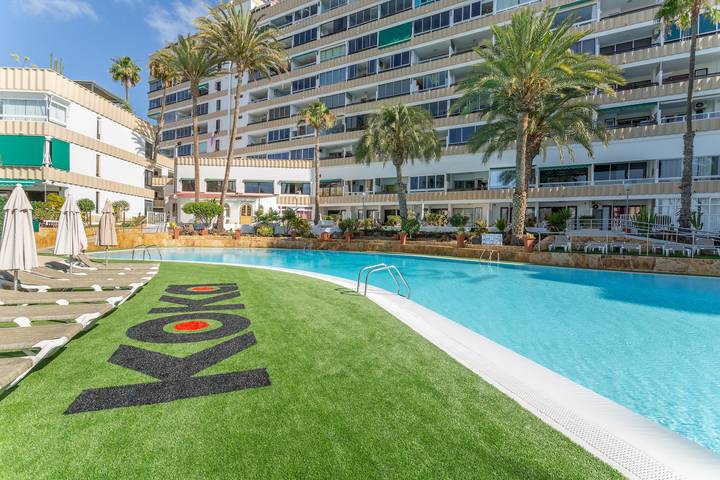 Ganzes Studio, Ferienstudio 'Yumbo Playa' mit Gemeinschaftspool, privater Terrasse und Wi-Fi in Maspalomas, San Bartolomé de Tirajana