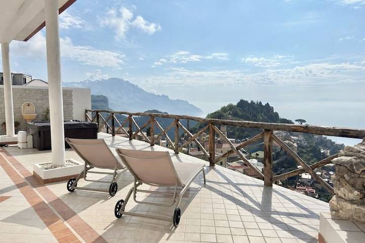 Villa für 3 Personen, mit Balkon und Whirlpool sowie Garten - 1