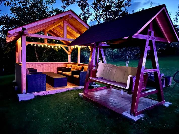 Gîte pour 2 personnes, avec Terrasse ainsi que Jardin et Vue dans Mărișel