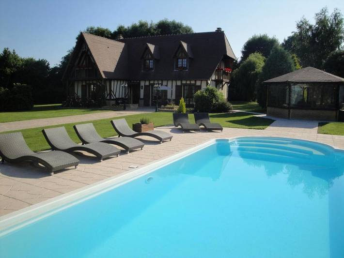 Location de vacances pour 2 personnes, avec Terrasse et Jardin ainsi que Piscine et Vue à Fatouville-Grestain