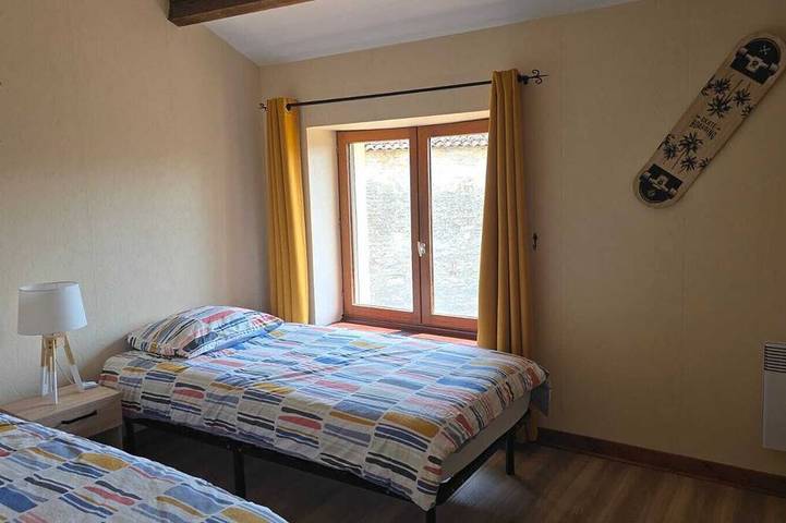 Location de vacances pour 8 personnes, avec jardin et terrasse à Vanzay - 4