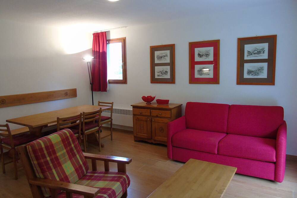 Ganze Wohnung, Gemütliches 2-Zimmer-Apartment mit Terrasse, 4. Etage, nahe Skilifte und Geschäfte, für 6 Personen in Valfréjus, Modane