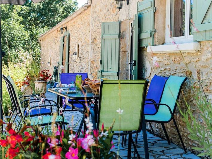 Location de vacances pour 5 personnes, avec terrasse ainsi que piscine et jardin, animaux acceptés à Blanquefort-sur-Briolance - 2