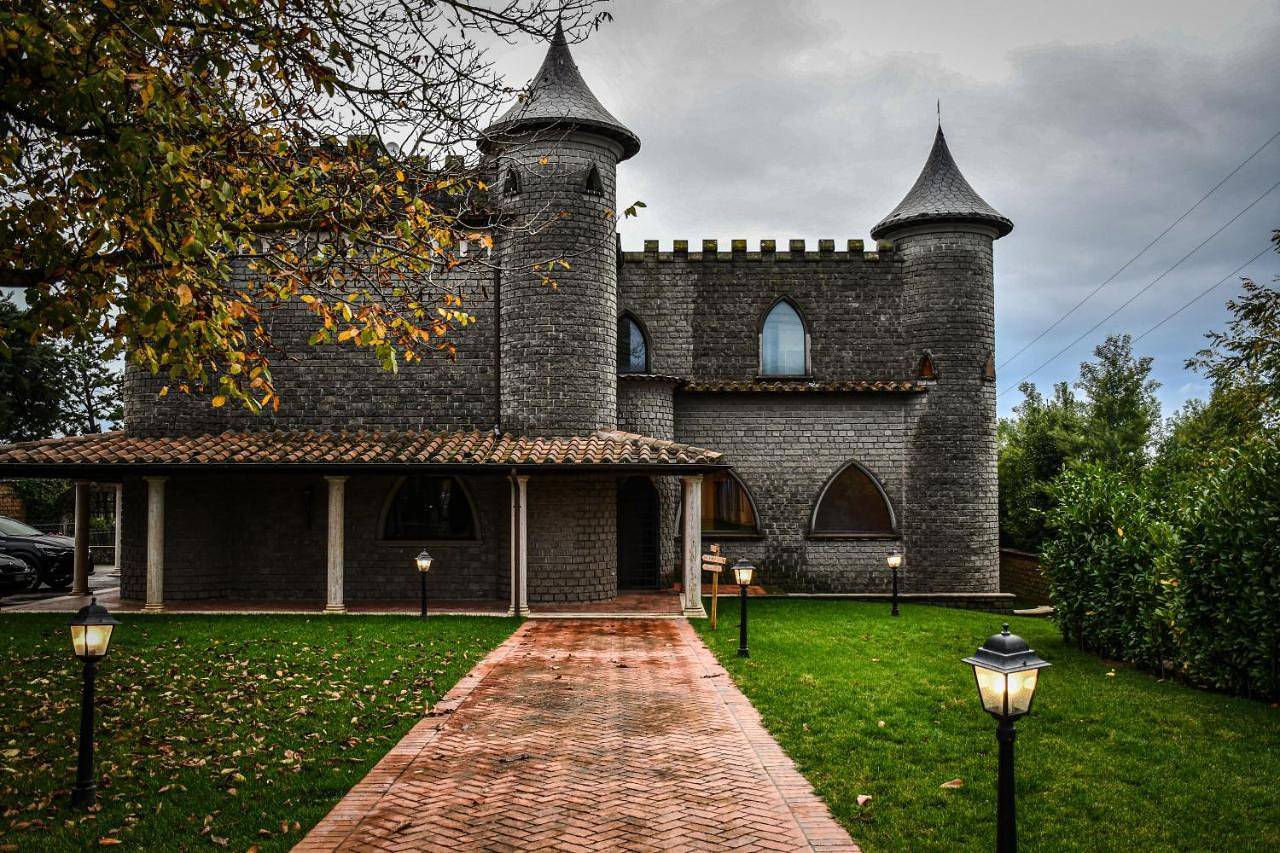 Castello di Pandora in Nepi, Lago di Bracciano