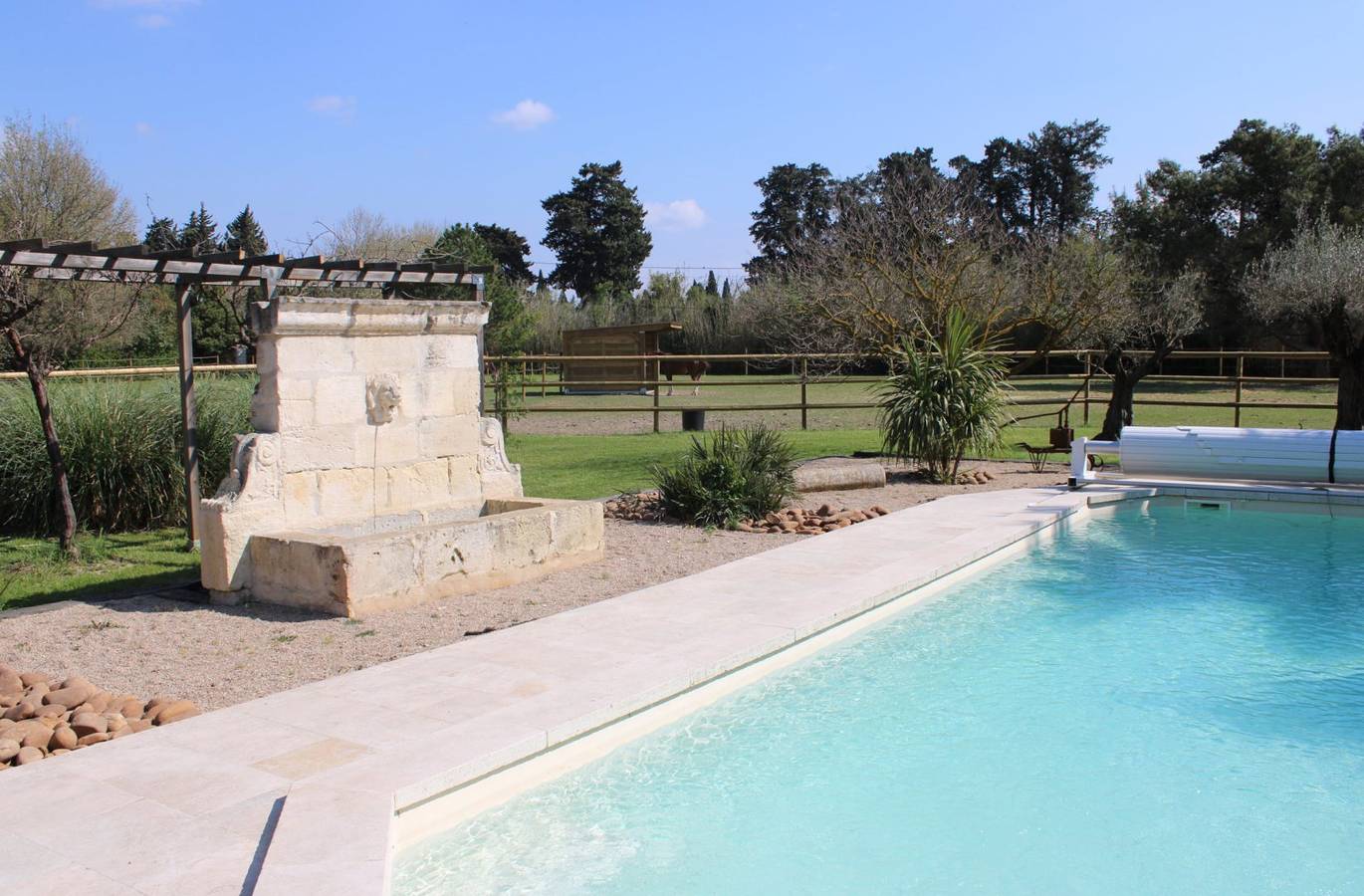 Le Mas des Fontaines Chambres d'hôtes d'exception - Chambre Lacoste in Châteaurenard, Région d'Arles