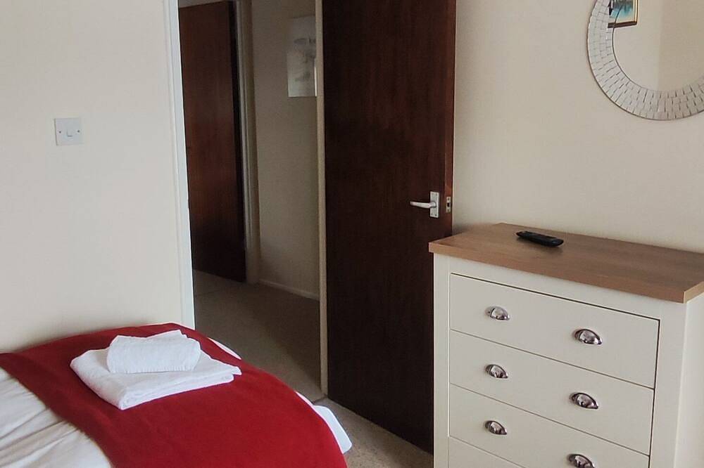 Cosy and comfortable Riverside Cottage in Wroxham, the Gateway to the Broads in Wroxham, The Broads