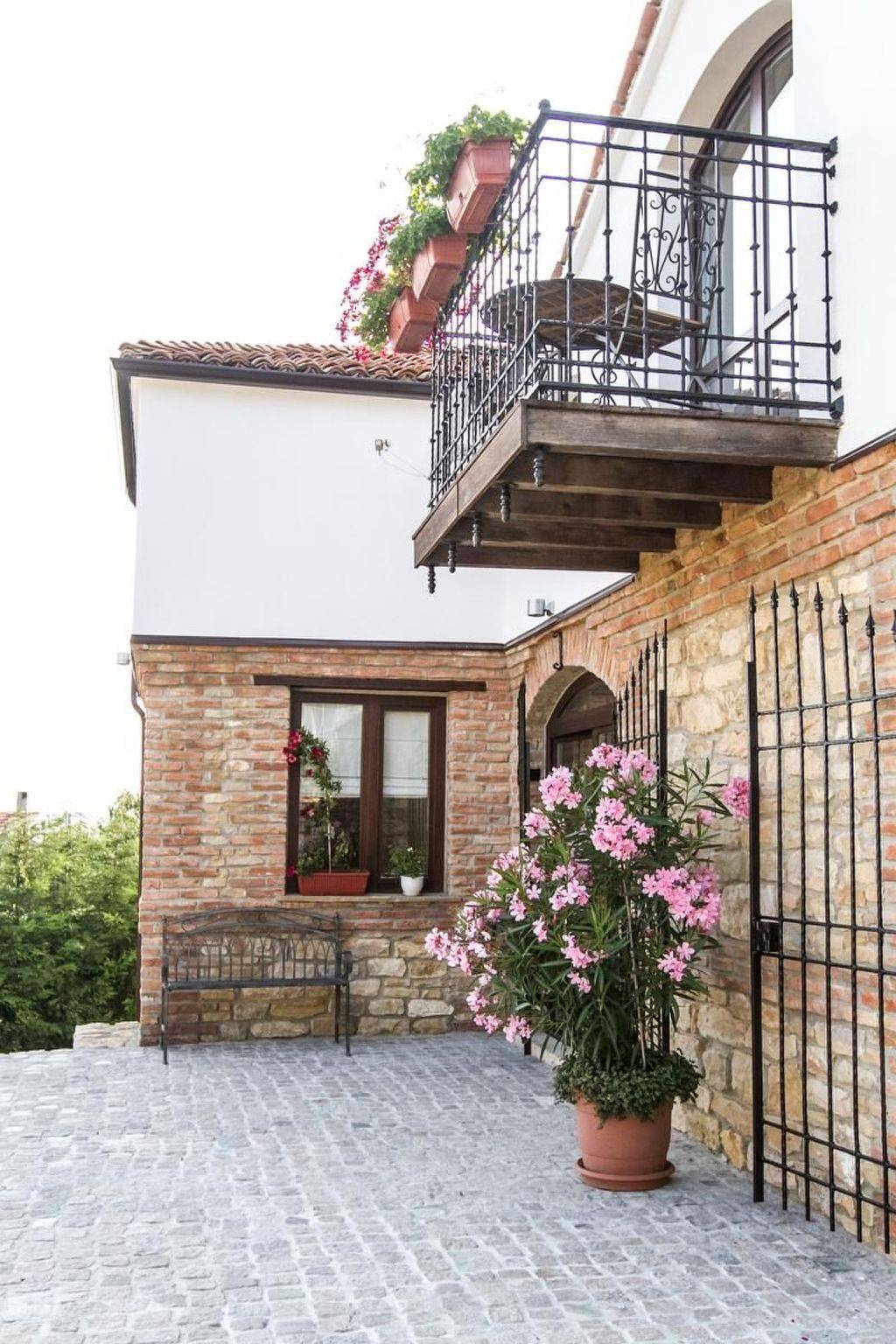 Auf zwei Etagen, mit Garten und überdachtem Grillplatz in Varna, Provincia de Varna