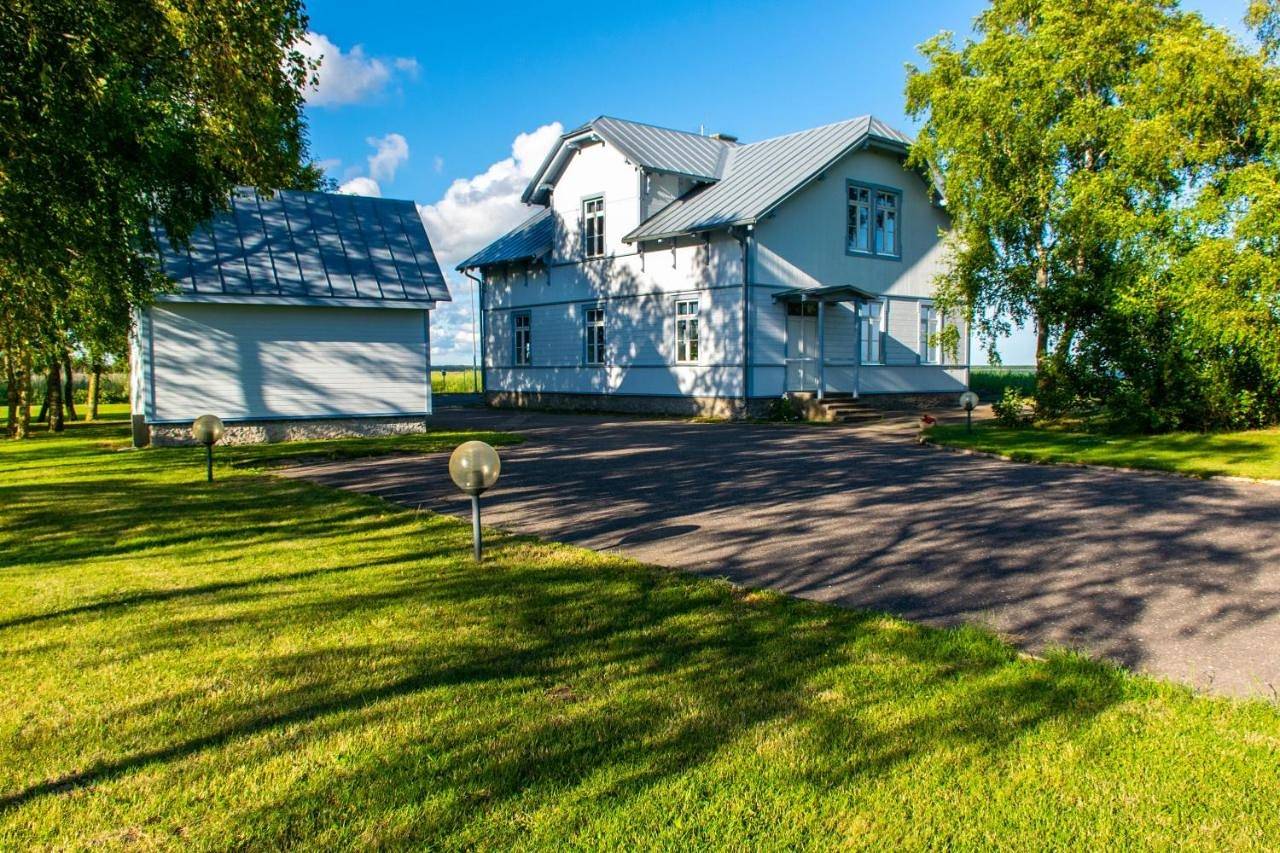 Villa Kuus Sõlme - Sea View Holiday Home in Kuressaare, Saaremaa