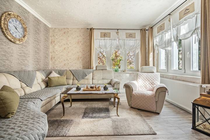 Apartamento entero, Apartamento 'Urlaub Mit Hund' con terraza compartida, jardín privado y wifi in Neupetershain, Llanura lusaciana