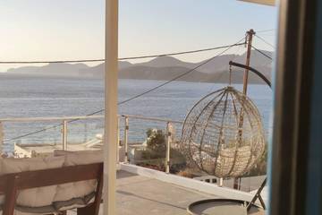 Gîte pour 2 personnes, avec balcon et vue sur l’océan, adapté aux familles dans Kalymnos