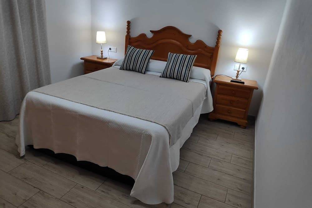 Entire apartment, Apartamento El Almencino in Tolox, Sierra de las Nieves