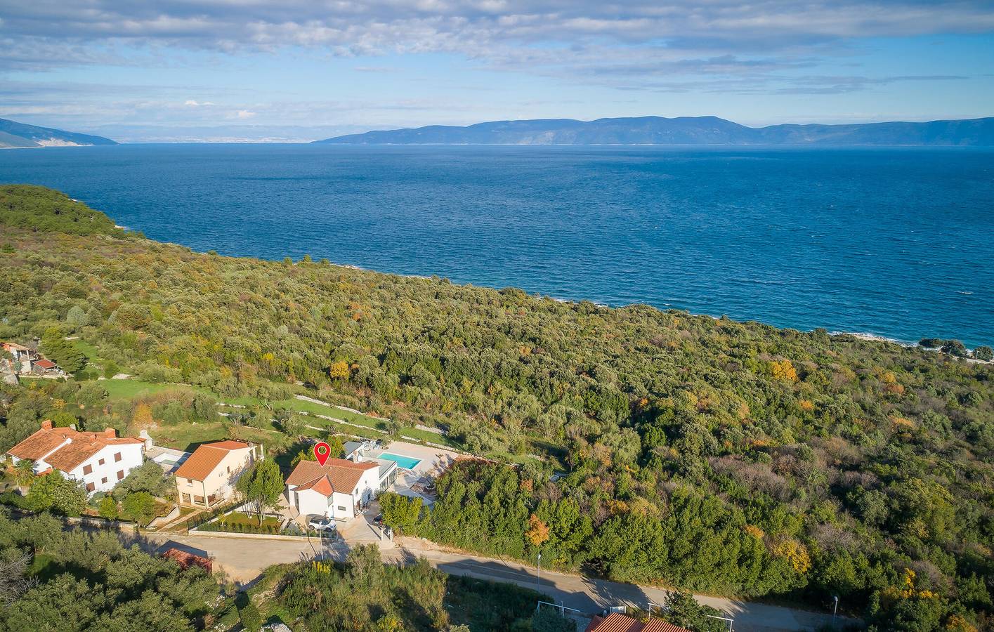 Stilvolle 2-Zimmer-Wohnung mit Pool, WLAN, 1,5 km vom Strand entfernt in Raša, Ostküste Istrien