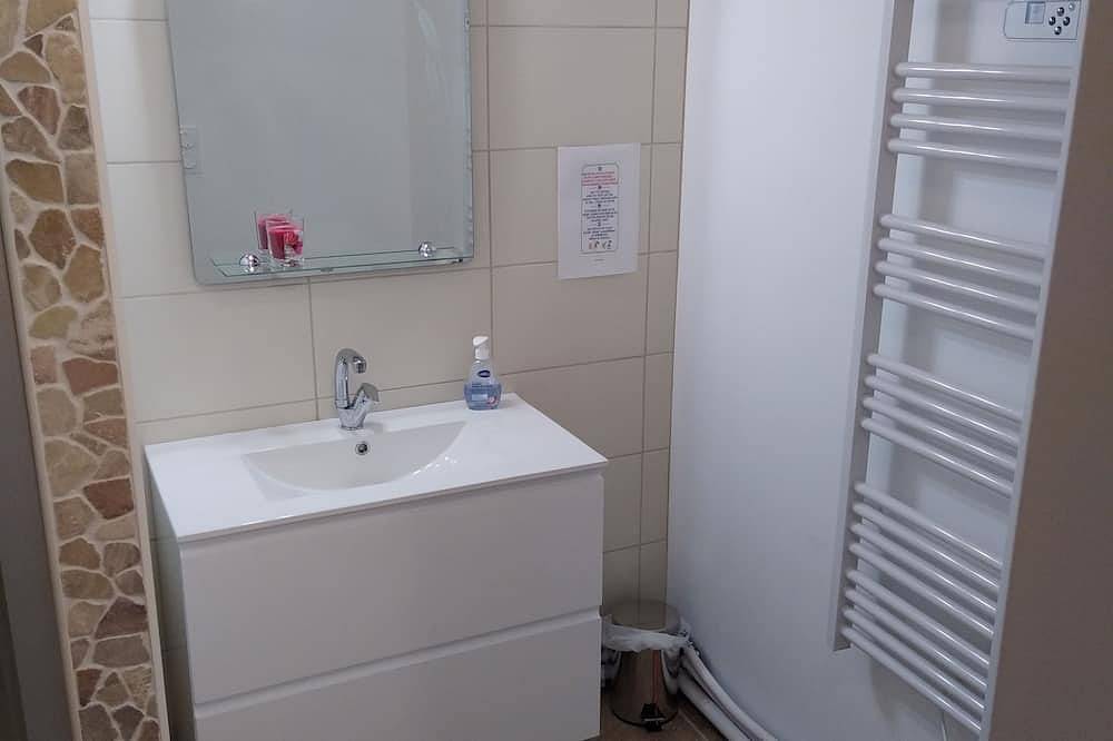 Comfortable, fully renovated village house in the Ardèche gorges in Saint-Just-d'Ardèche, Privas