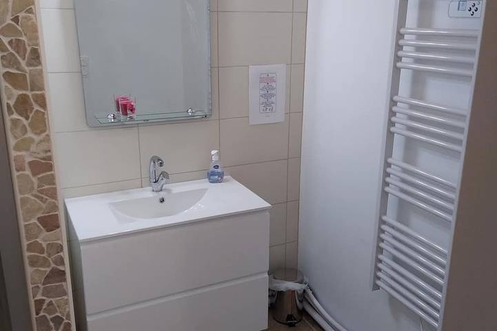 Gîte pour 4 personnes, avec balcon et jacuzzi à Saint-Just-d'Ardèche - 4