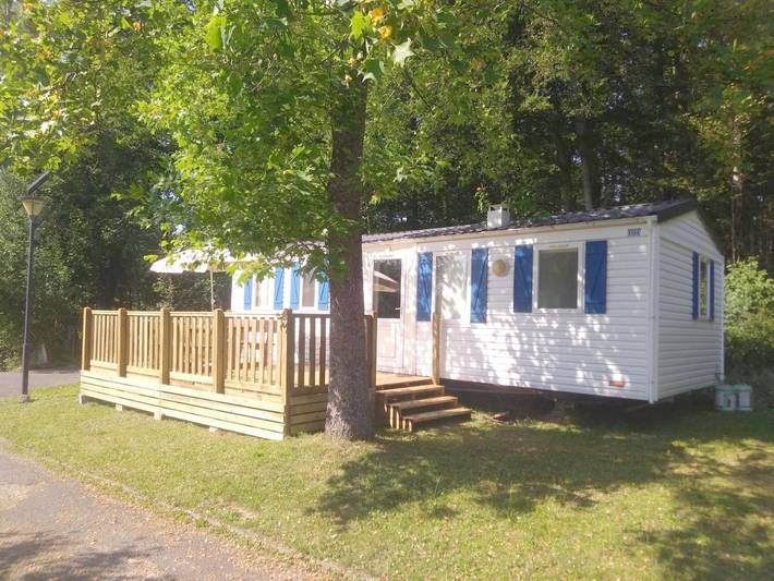 Camping pour 5 personnes, avec Terrasse et Jardin ainsi que Bassin pour enfant et Piscine