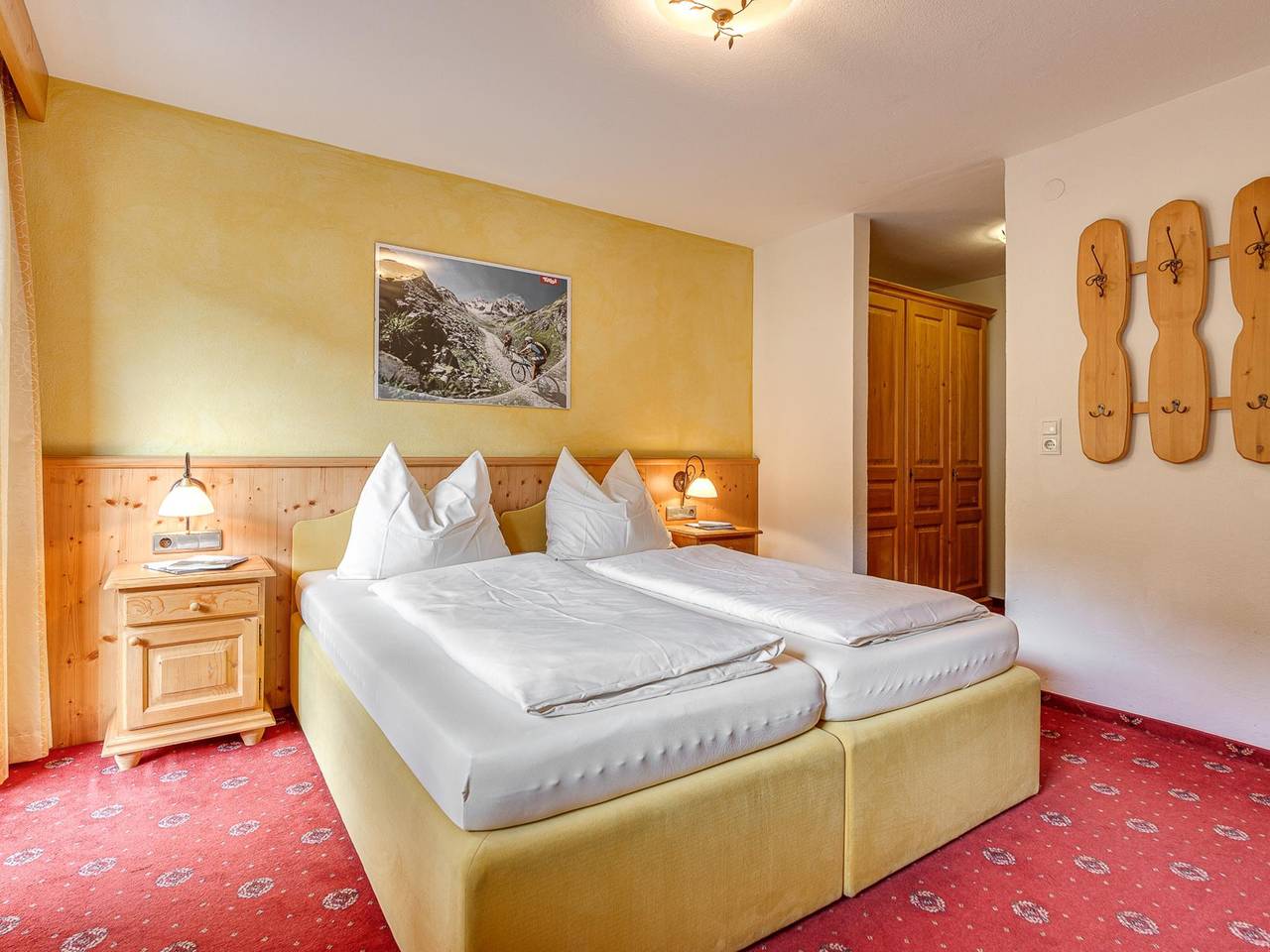 Ganze Wohnung, Kleines, feines Apartment mit Saunazugang in Tuxer Alpen, Fügen