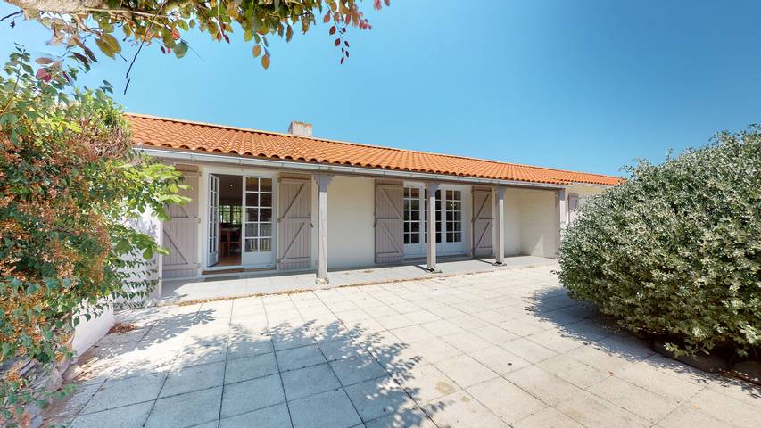 Location de vacances pour 8 personnes, avec Jacuzzi ainsi que Terrasse et Jardin dans Plage de La Parée