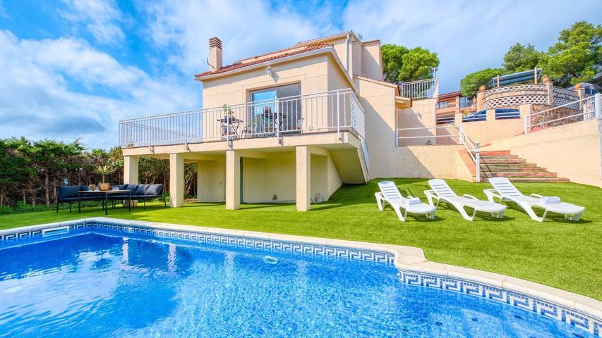 Ferienhaus für 9 Personen, mit Balkon und Garten in Lloret de Mar