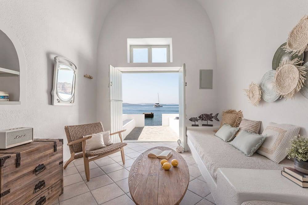 Armeni Beach Nest - with private boat service! in Oia, Santorin