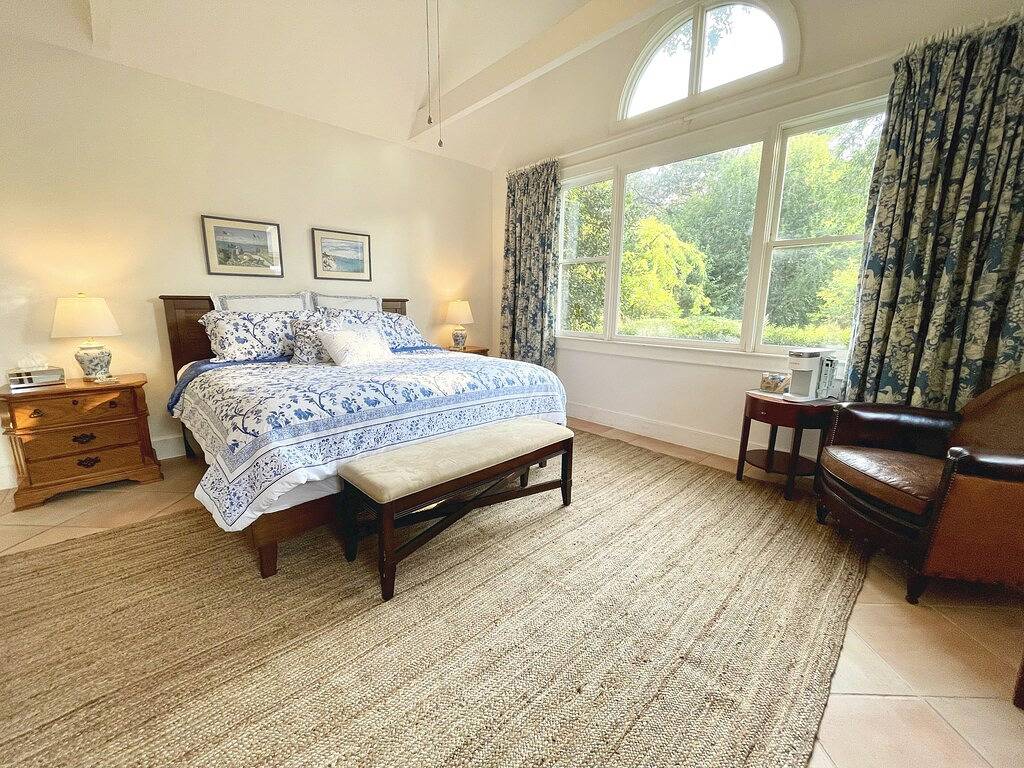 Old-World Retreat at 1860s Manor: Luxury Amenities - Tennis Court & Nature Trail in Virginia Beach