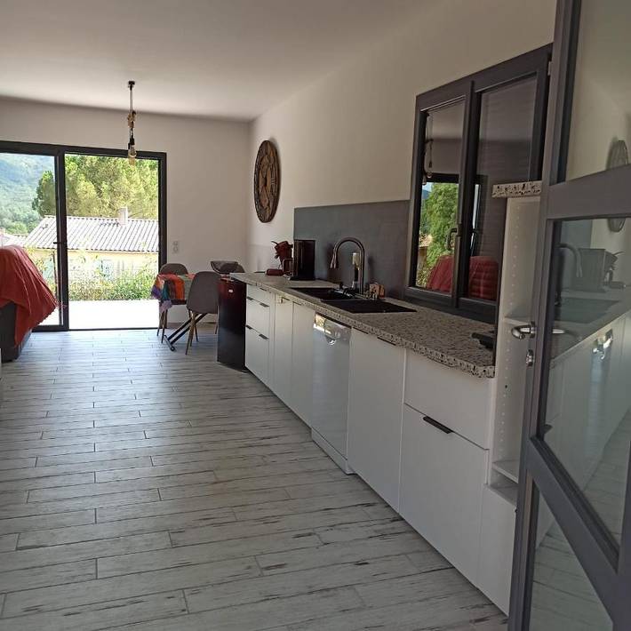 Gîte pour 2 personnes, avec vue et jardin à Hérépian - 2