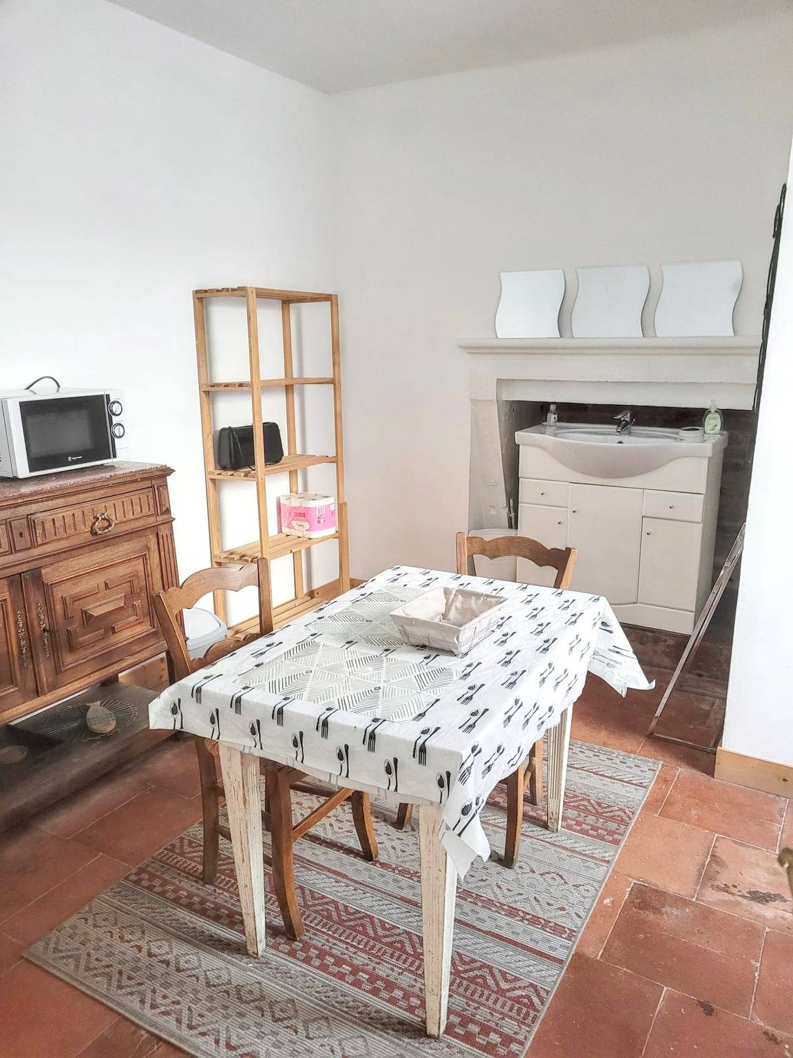 Entire studio, Studio room with dining area - 45m2 in Langon, Langon region