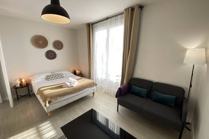 Appartement entier, Grand studio calme avec balcon & parking gratuit in Tours, Région de Tours