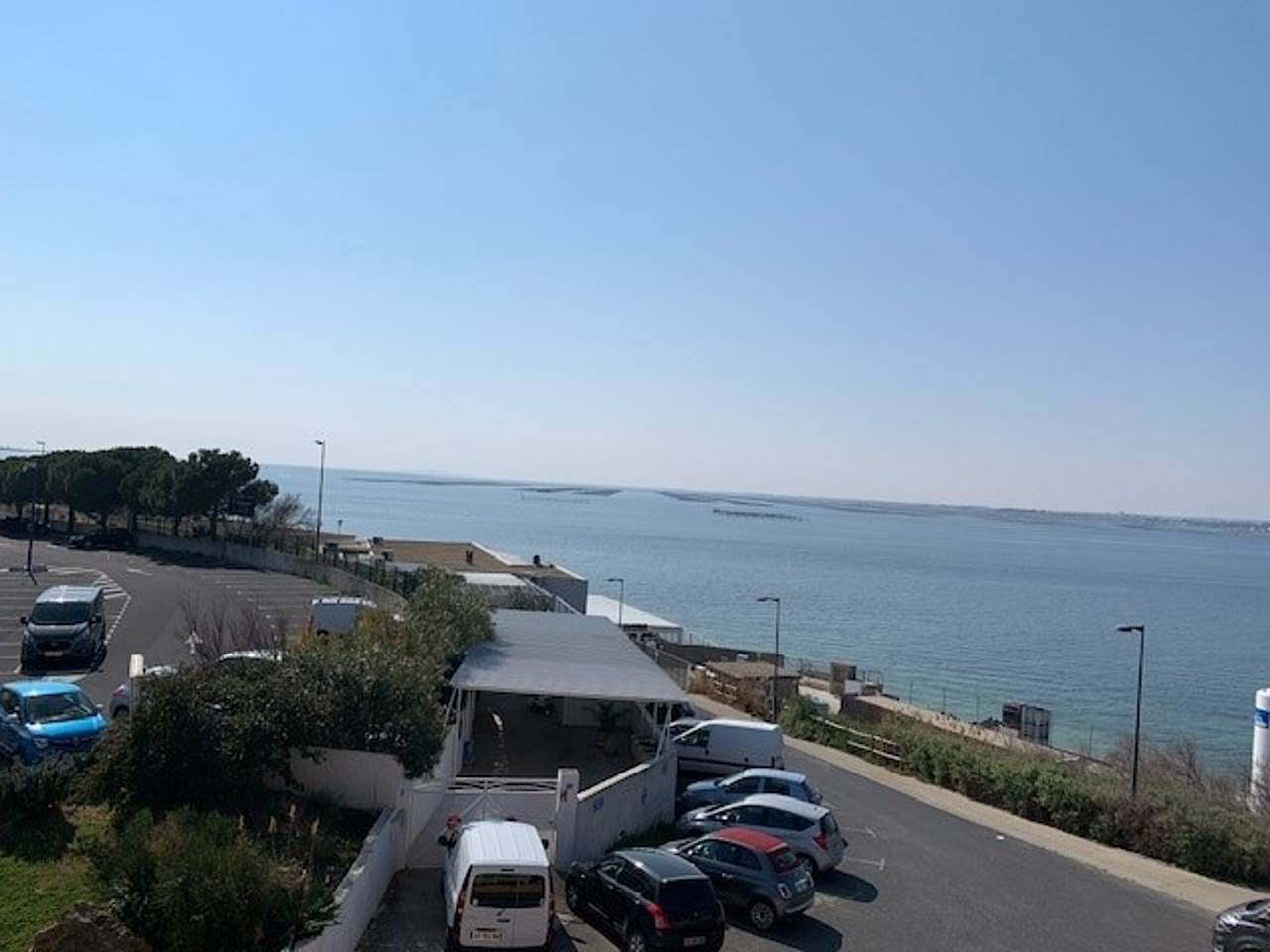 Appartement entier, Appartement climatisé à Balaruc-les-Bains avec balcon, parking et animaux admis in Balaruc-les-Bains, Côte d'Améthyste