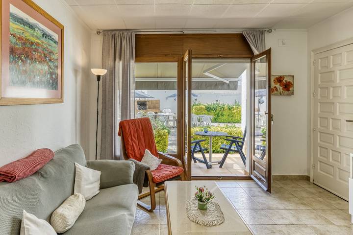 Hel lejlighed, Salins Studio Apartment with Canal Views, Wi-Fi, and Air Conditioning in Empuriabrava, Upper Empordà