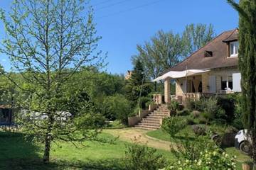 Gîte pour 12 personnes, avec jardin à Manaurie