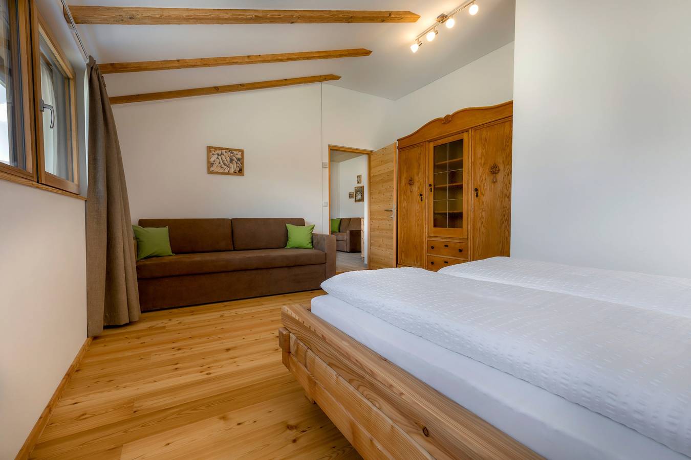 Ganze Wohnung, Ferienwohnung 'Vernalhof Apt Panorama' mit Bergblick, Gemeinschaftsterrasse und Wlan in Schluderns, Saldurkamm